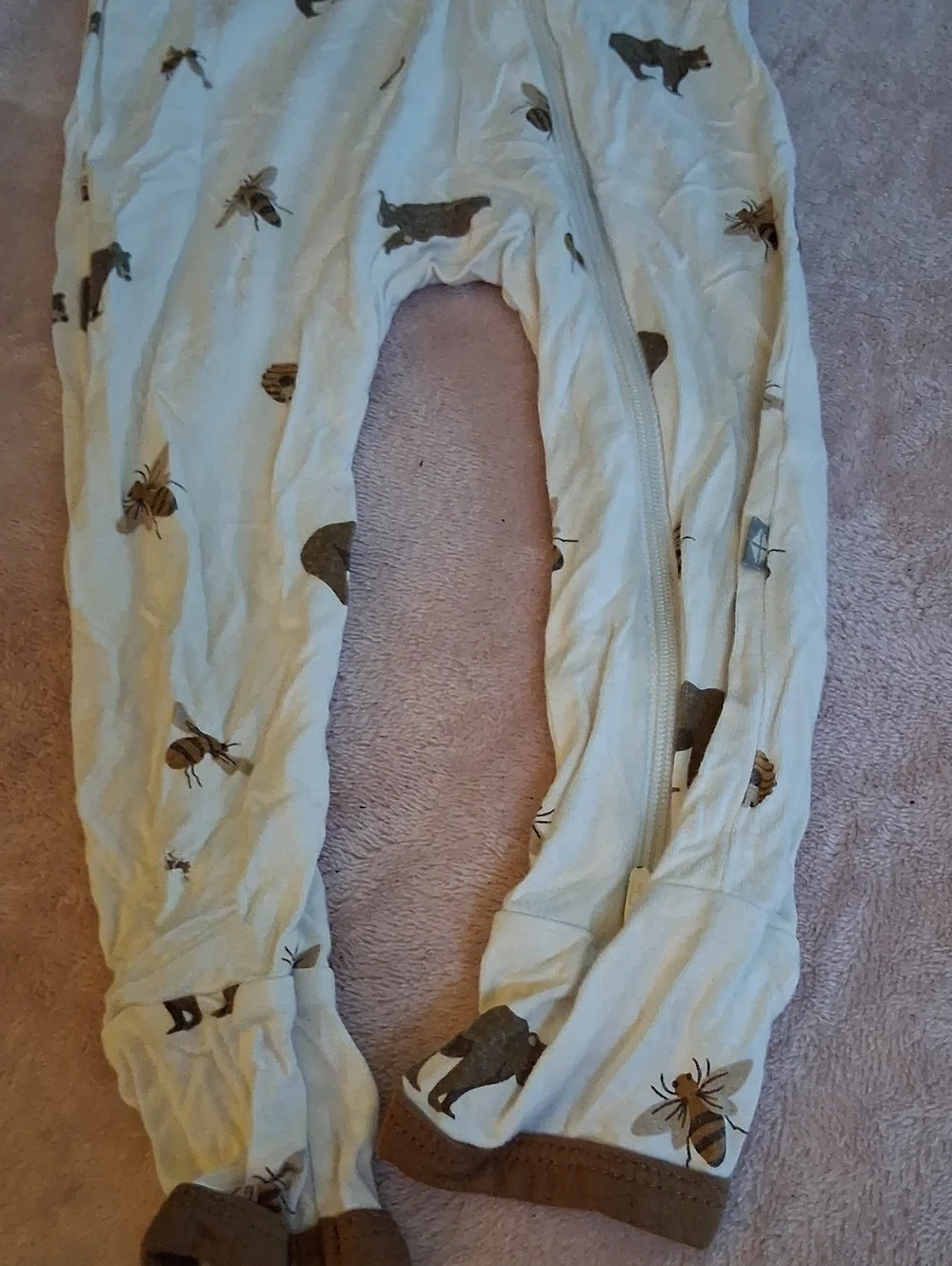 Kyte Baby Brown And Off White Bear And Bees One Piece Sleeper